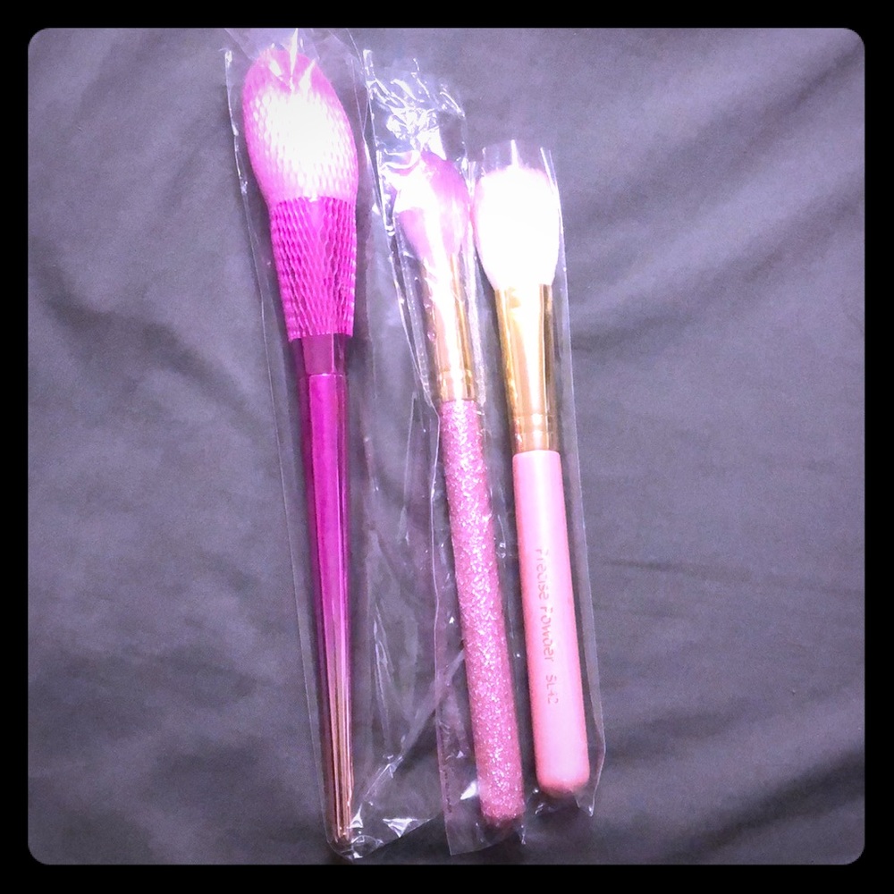 Makeup brushes pink, sparkly, never used, new